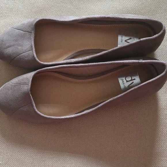 NEW / NWOT  DV by Dolce Vita Taupe/ Light Brown/ Tan  Women's Shoes - Picture 2 of 8